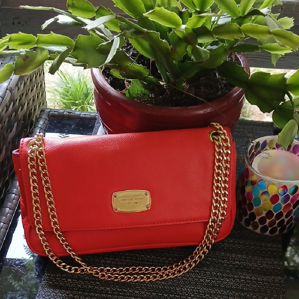 Michael Kors Orange/ Gold Shoulder/ Crossbody Bag with Chain Straps Excellant